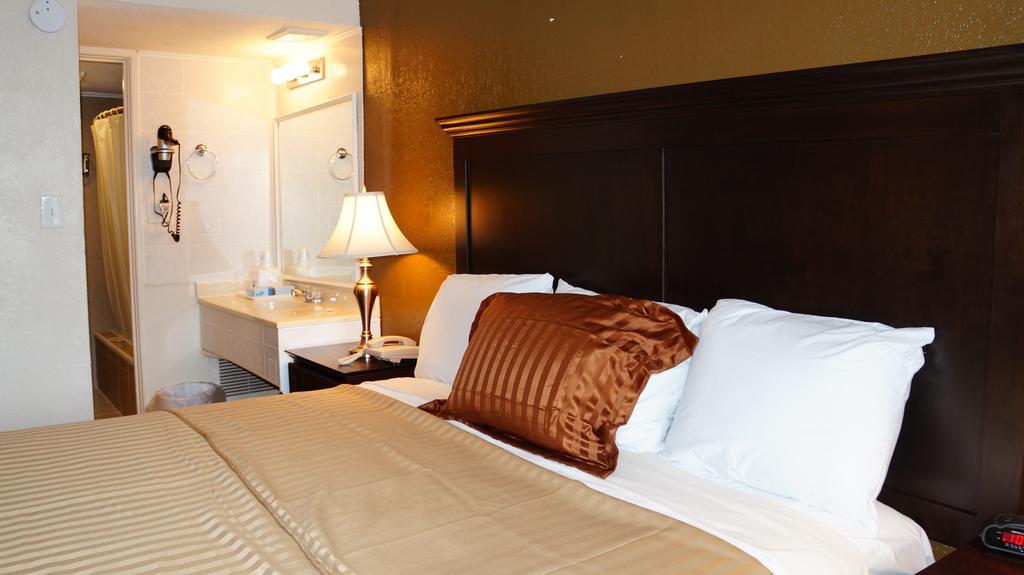 Americas Best Value Inn & Suites Kansas City Grandview Chambre photo