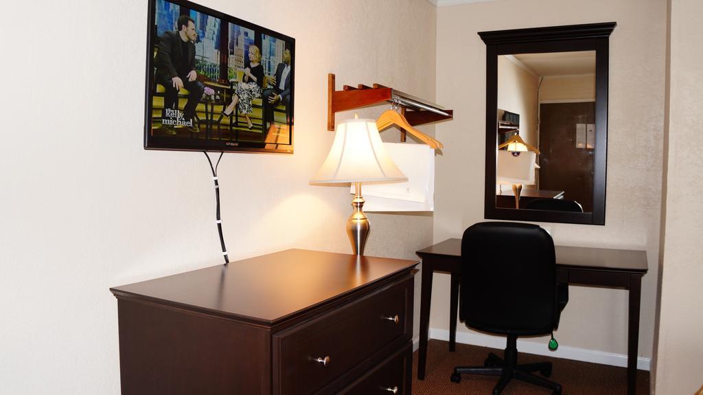 Americas Best Value Inn & Suites Kansas City Grandview Chambre photo