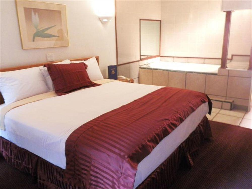 Americas Best Value Inn & Suites Kansas City Grandview Extérieur photo